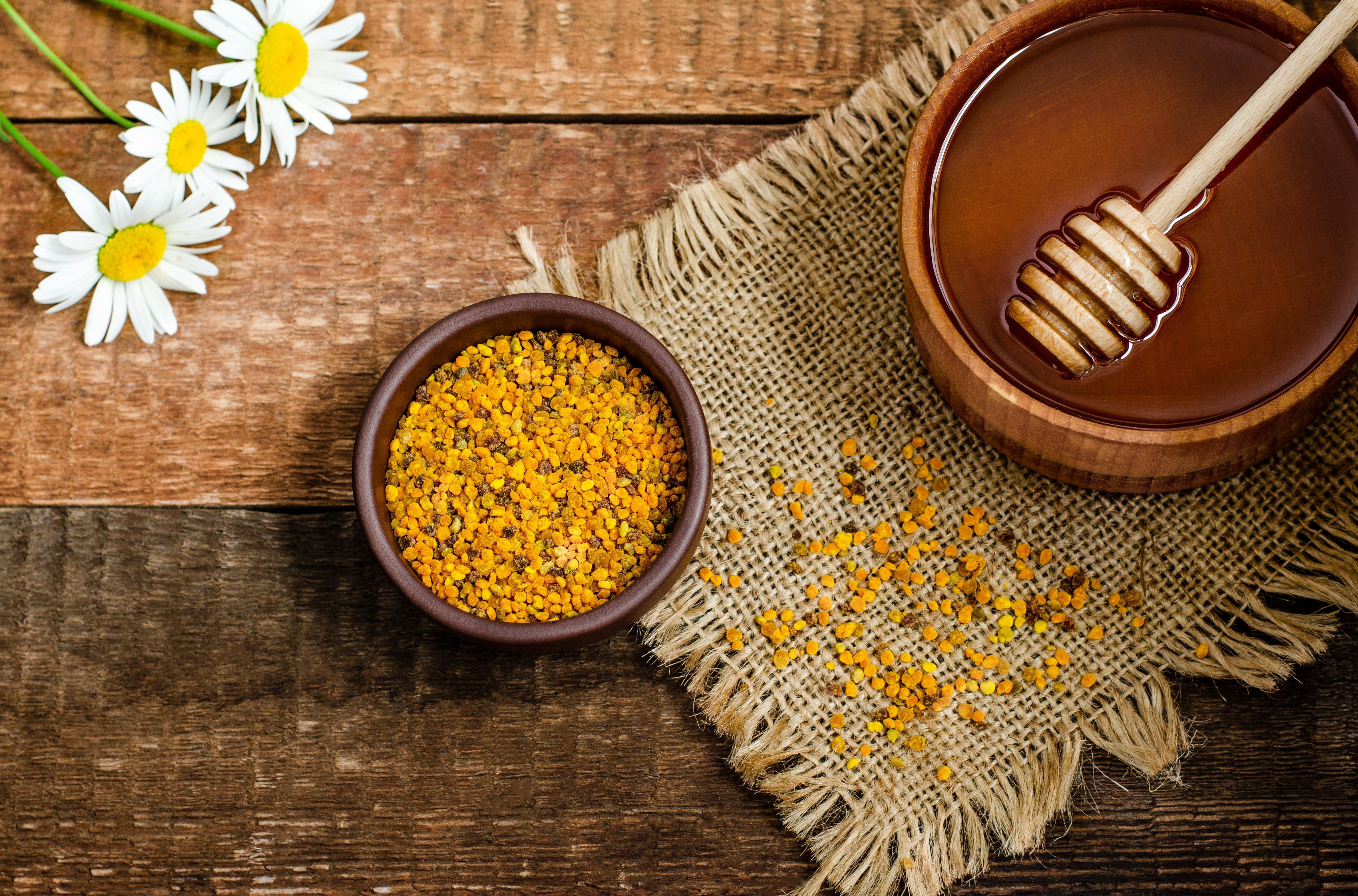Pollen and honey in one frame